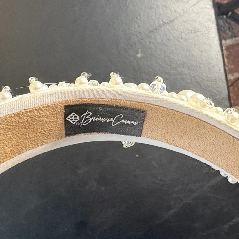 Brianna Cannon Elegant Pearl-Embellished Headband Classic and elegant - Picture 6 of 10